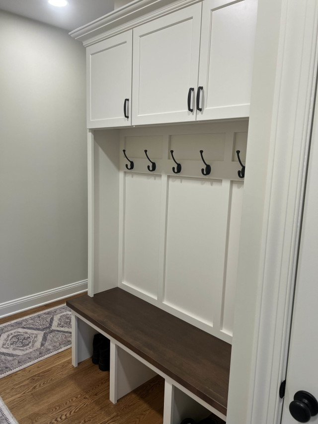 Mudroom Hooks and Cabinetry
Wall hooks and upper cabinets add practicality while keeping the mudroom clean and clutter-free.