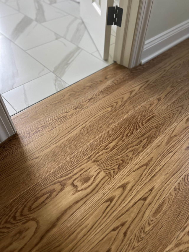 Smooth Tile-to-Wood Flooring Transition
We integrated the hardwood and bathroom tile flooring for a seamless transition, ensuring the spaces feel unified.