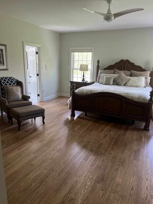 Bright and Spacious Bedroom Layout
We preserved the open layout and enhanced it with updated trim and fresh paint, creating a bright and cohesive retreat.