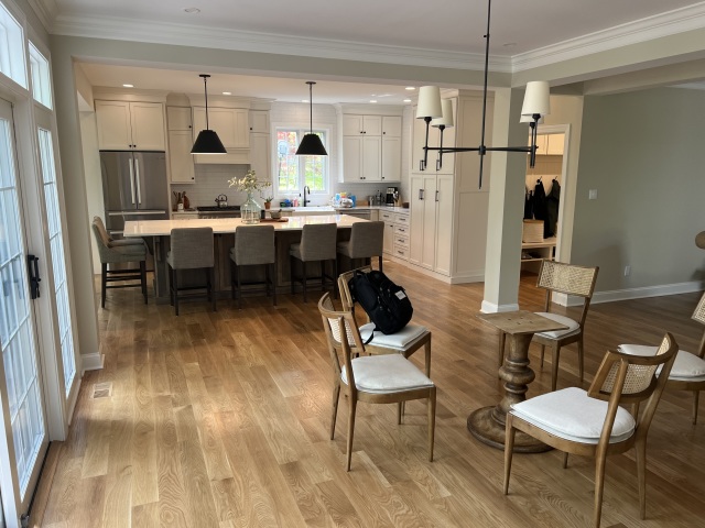 Smooth Tile-to-Wood Flooring Transition
We integrated the hardwood and bathroom tile flooring for a seamless transition, ensuring the spaces feel unified.