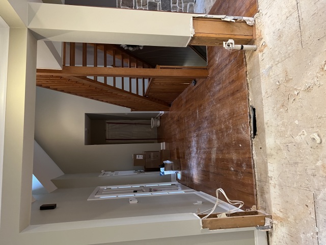 Custom Cabinetry with Double Ovens
Floor-to-ceiling cabinets frame the double ovens, maximizing storage and giving the kitchen a streamlined appearance. Applied molding on the cabinet doors adds depth and texture, elevating the overall look.