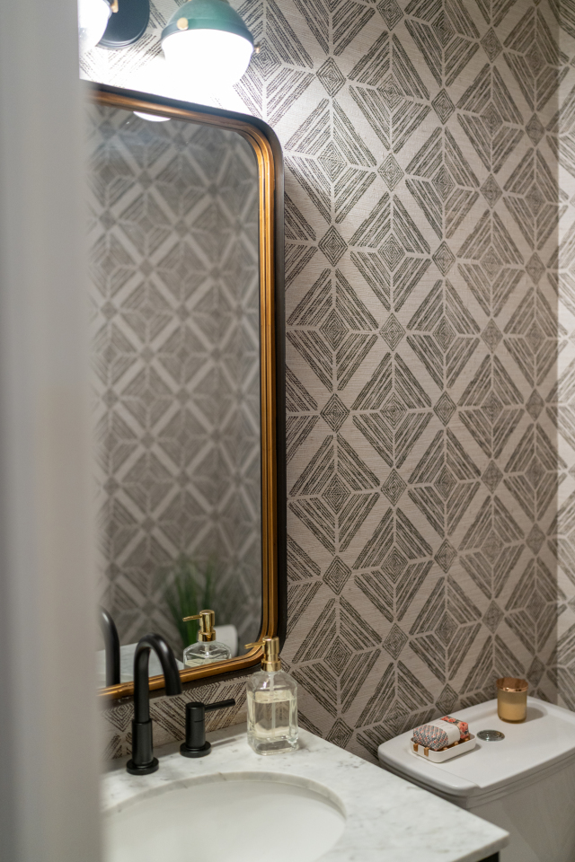 Island with Granite Countertop
The enlarged island was custom-built to provide additional workspace and seating. Granite countertops add both elegance and durability, while detailed paneling enhances its integration into the overall design.