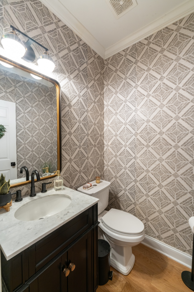 Custom Cabinetry with Double Ovens
Floor-to-ceiling cabinets frame the double ovens, maximizing storage and giving the kitchen a streamlined appearance. Applied molding on the cabinet doors adds depth and texture, elevating the overall look.
